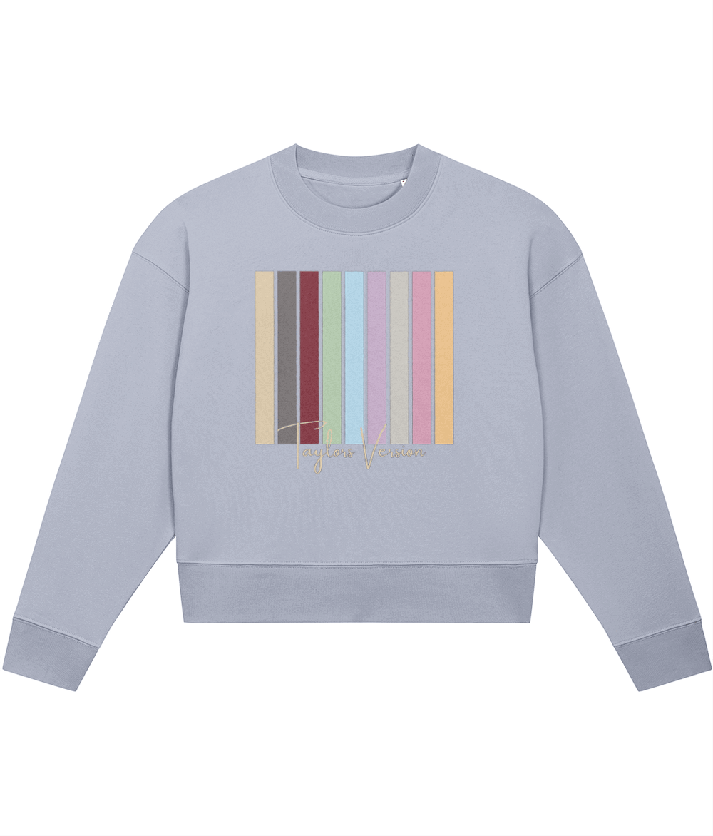 TayTay, Taylors Version Multi Crop-sweatshirt, The only era's we listen to are Taylor's Version's! Weight:300gsm Material:85% organic ring-spun combed cotton, 15% recycled polyester. Set-in sleeve 1x1 rib at neck collar, sleeve hem and bottom hem Inside h