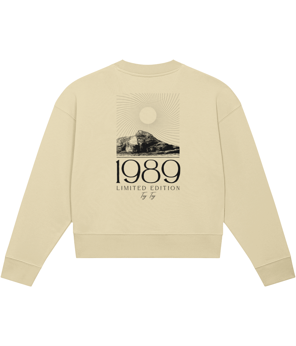 TayTay, Tay Tay 1989 Limited Edition Crop-Sweatshirt, Exclusive Tay Tay 1989 Limited Edition Crop Sweatshirt featuring this beautiful design on the back of the garment.Weight: 300gsm Material: 85% organic ring-spun combed cotton, 15% recycled polyester. S