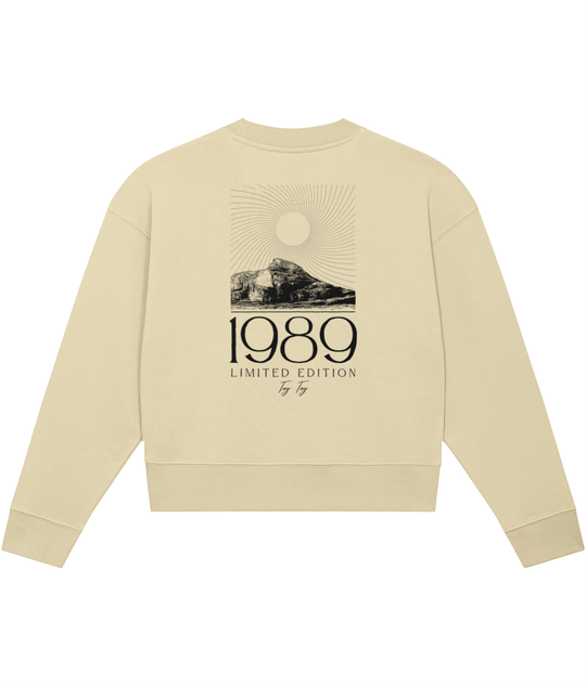 TayTay, Tay Tay 1989 Limited Edition Crop-Sweatshirt, Exclusive Tay Tay 1989 Limited Edition Crop Sweatshirt featuring this beautiful design on the back of the garment.Weight: 300gsm Material: 85% organic ring-spun combed cotton, 15% recycled polyester. S